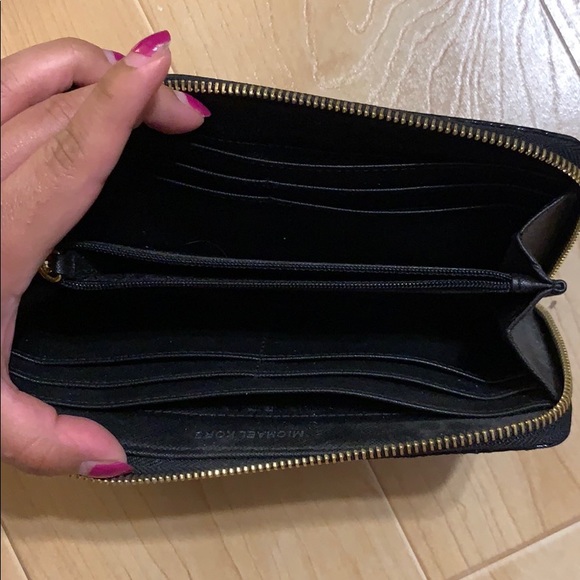 Michael Kors Python-embossed Continental Wallet - Picture 5 of 5